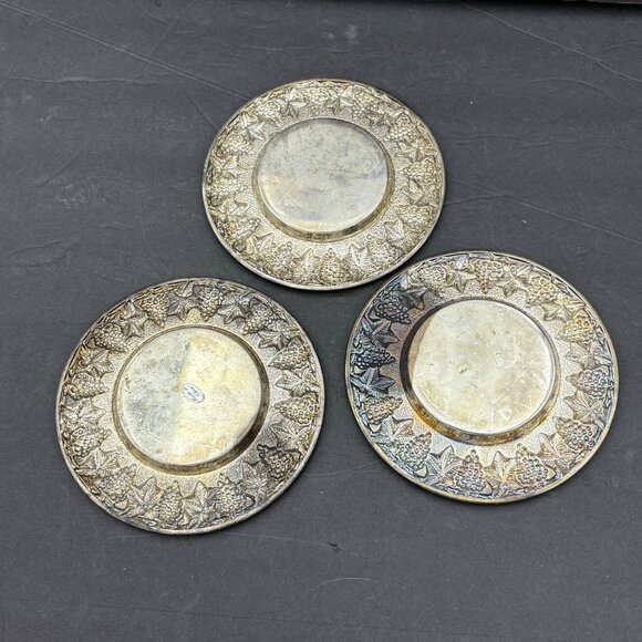VTG International Silver Co. Grape Leaf Pattern Coasters Set Of 3 Patina Metal - Picture 3 of 8